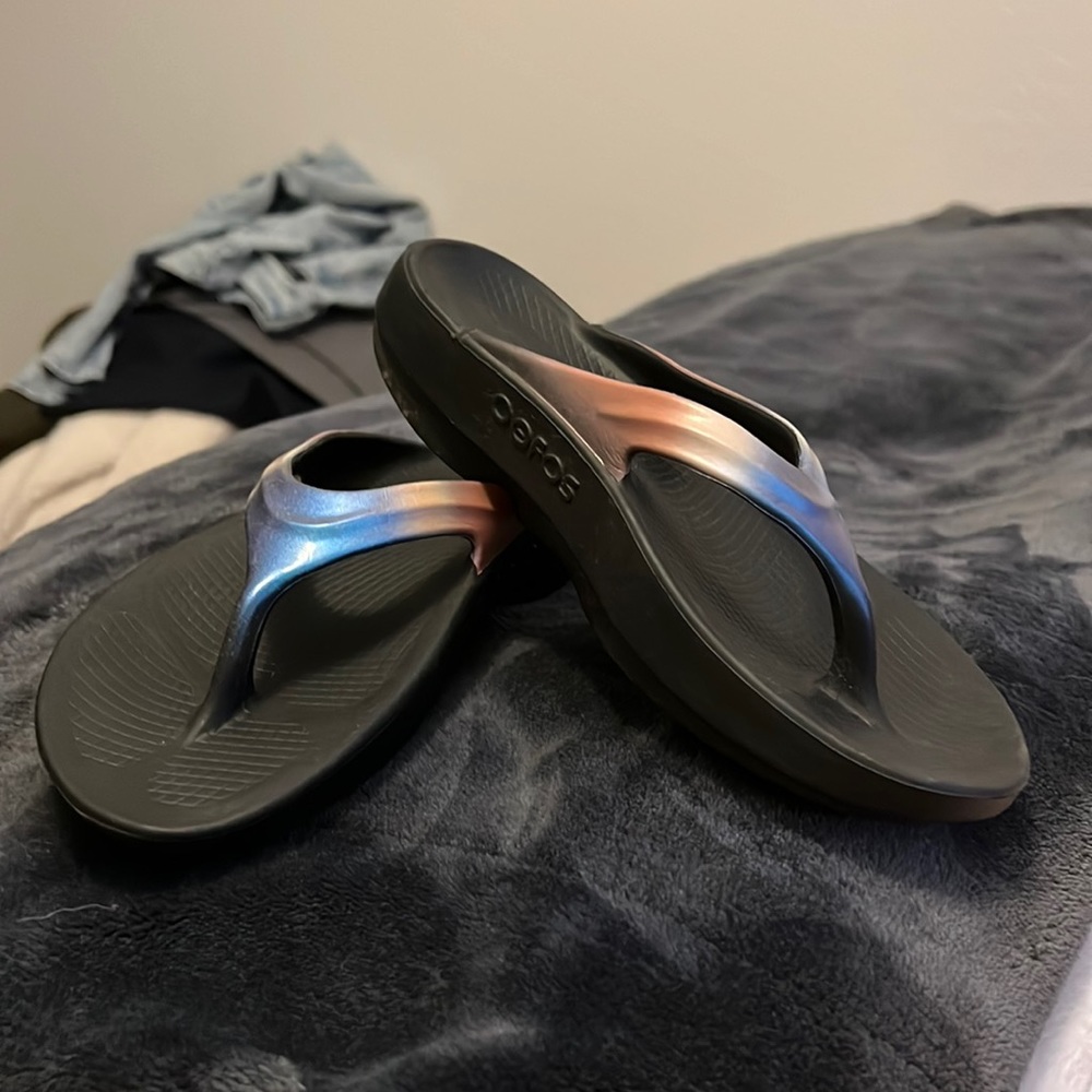 OOFOS Women’s size 7